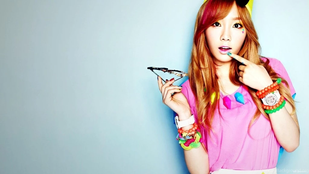 Snsd taeyeon hot background hd wallpaper 8715f1b79d89a10dfa618b20bb3ad845 large 425412.jpg