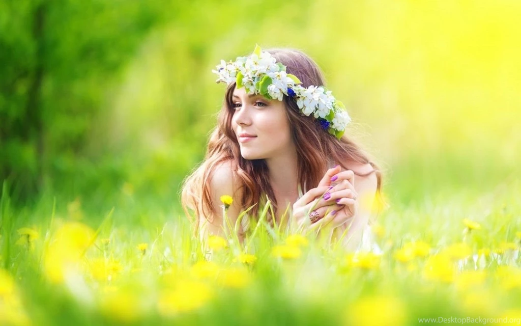 Beautiful Girls With Flowers Field Wallpapers.jpg