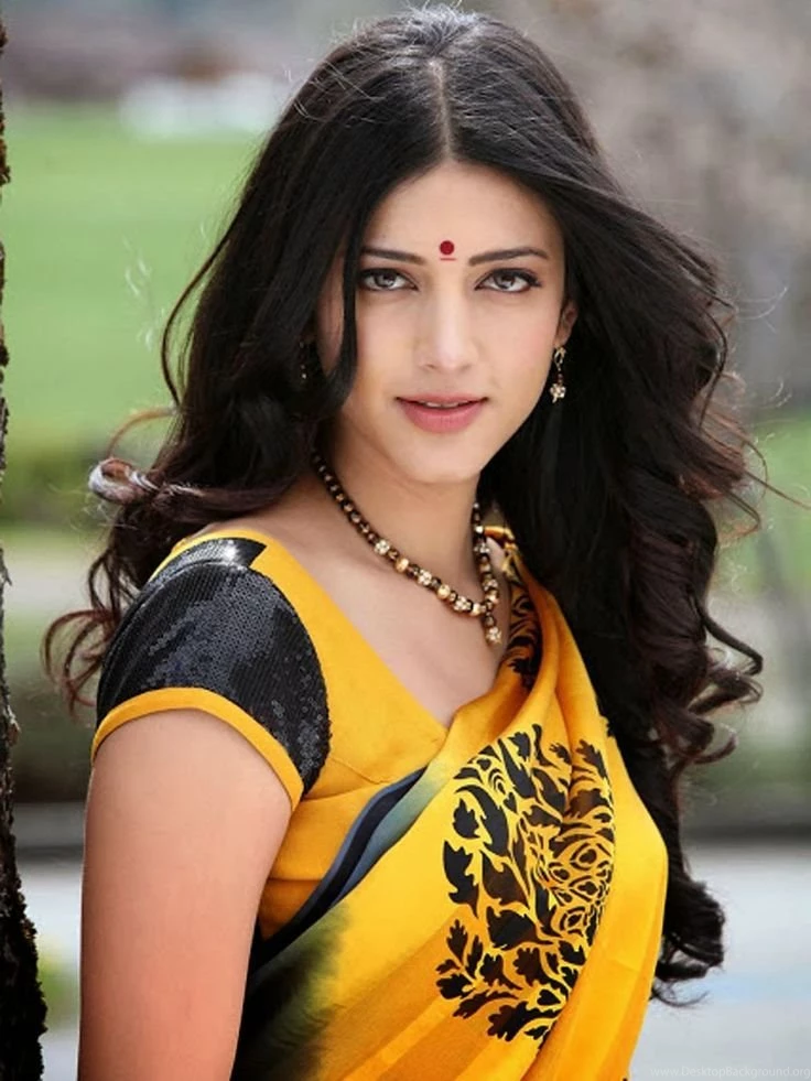 Download Actress Shruthi Hassan Cute HD Wallpapers Wallpapers HD ...