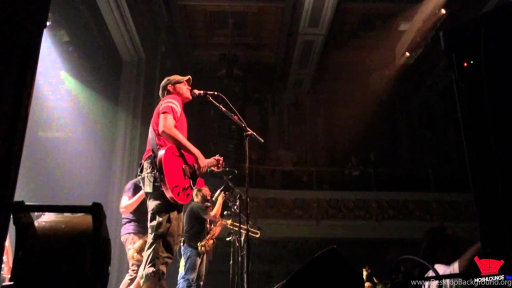 Streetlight Manifesto   "Somewhere In The Between" [LIVE]   YouTube