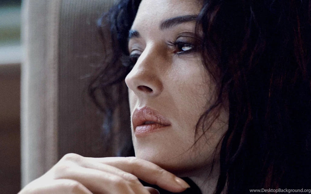 Monica Bellucci Thinking Pose Hd Wallpapers   Entertainbaba