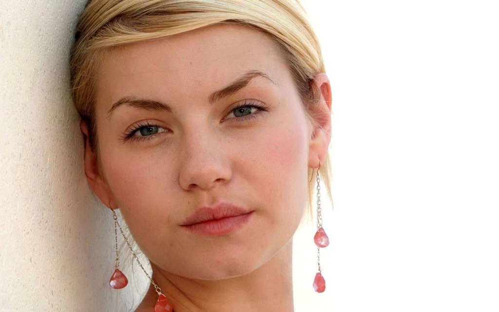 Elisha Cuthbert Innocent Look   HDwallpaper4U.com