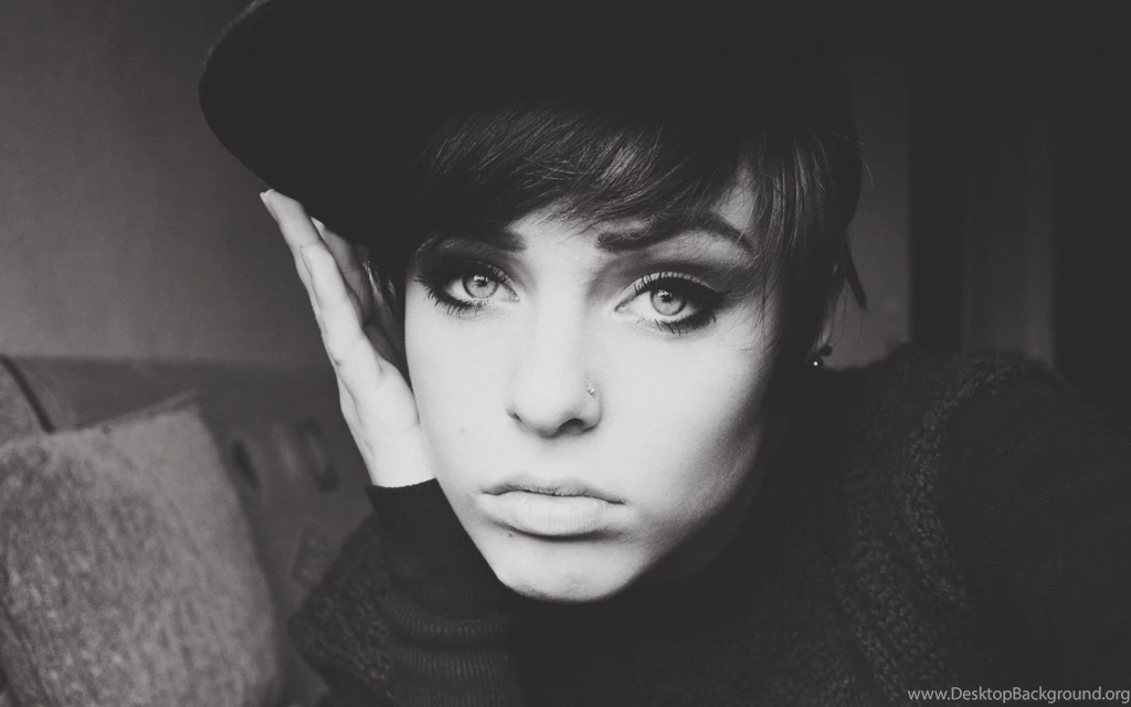 1150x920px Amazing Girl Black And White