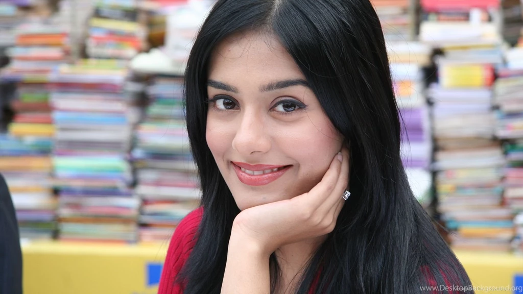 Amrita Rao In Bookstore Wallpapers For iPhone 3G/3GS