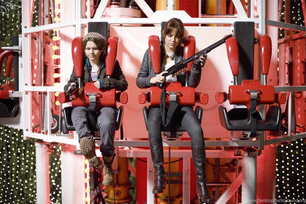 Zombieland Abigail BreslinEmma Stone Dark Horror Zombie Wallpapers ...