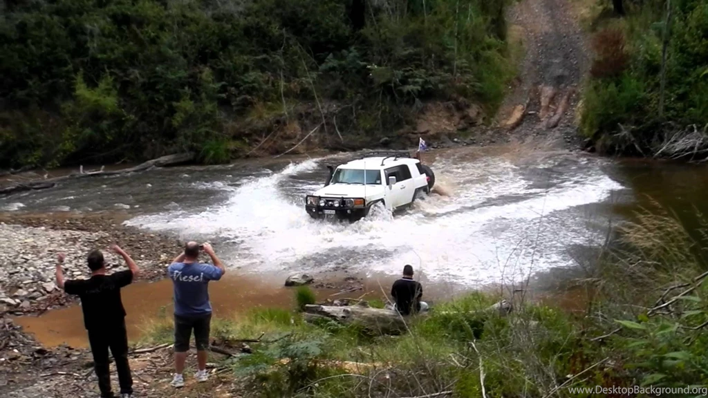 Robs FJ Cruiser River Splash   YouTube