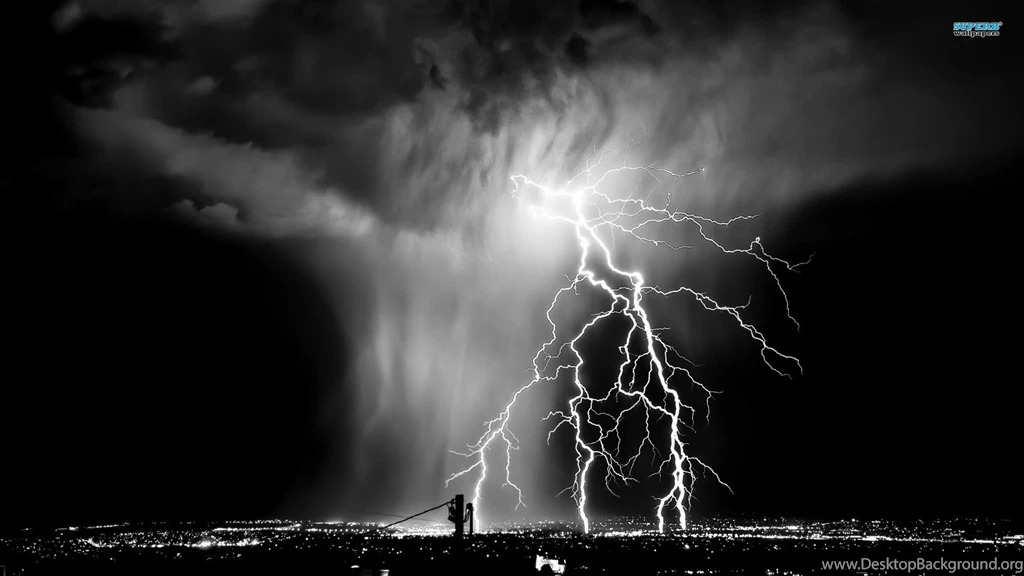 Lightning Over The City Wallpapers Photography Wallpapers