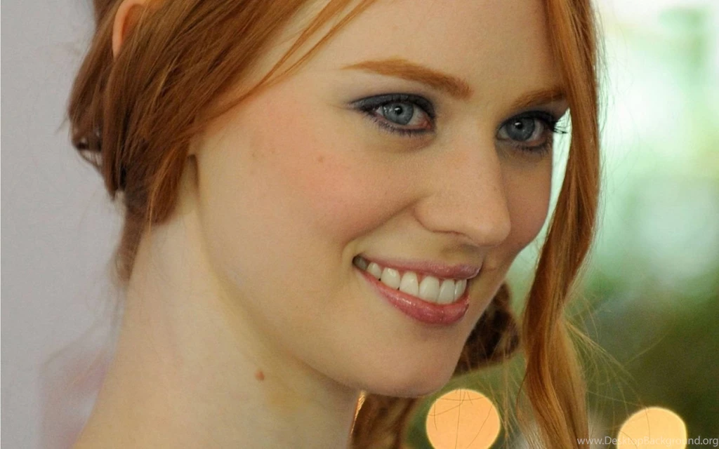 Deborah Ann Woll Celebrity Smiling Face Wallpapers HD.jpg