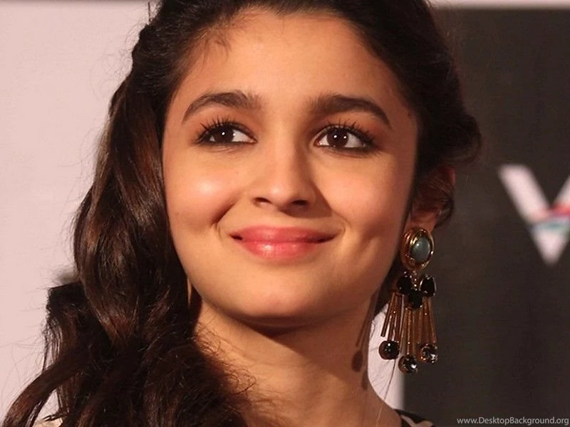 Cute Smile Of Famous Bollywood Actress Alia Bhatt HD Wallpapers ...