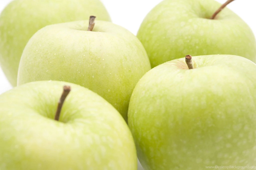 Close up Of Fresh Granny Smith Green Apple Free Stock Image