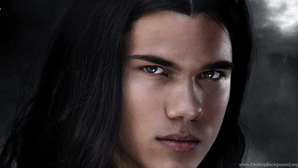 TAYLOR LAUTNER AS JACOB BLACK WALLPAPER (