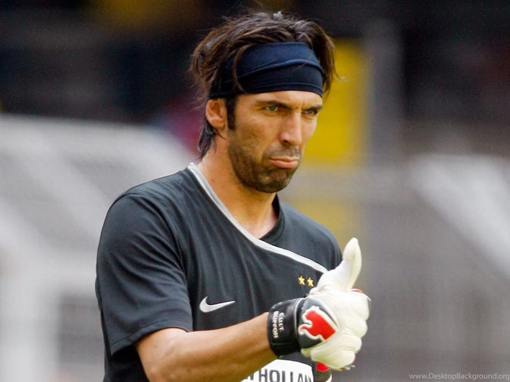 The Player Of Juventus Gianluigi Buffon Is Thumbs Up Wallpapers ...