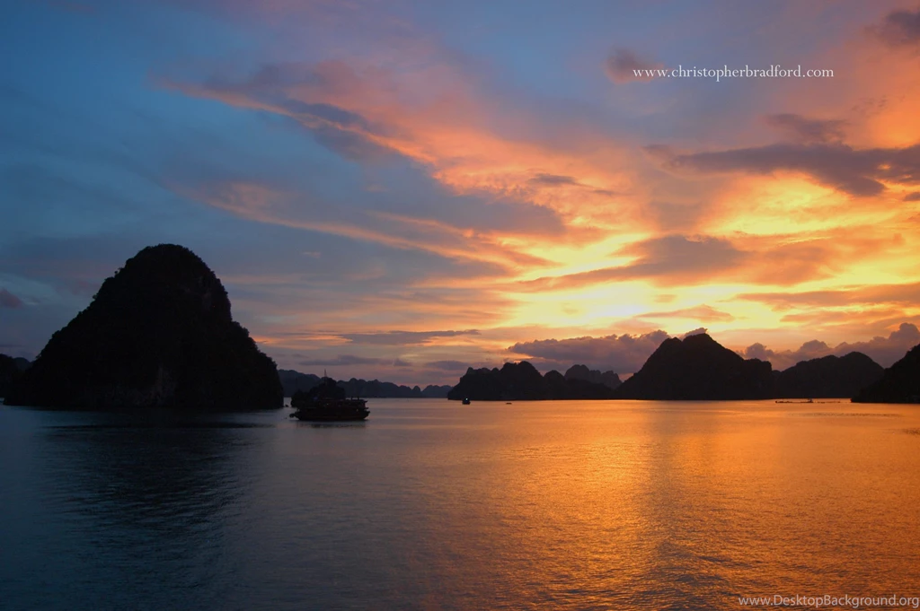Halong_Bay_Sunset.jpg