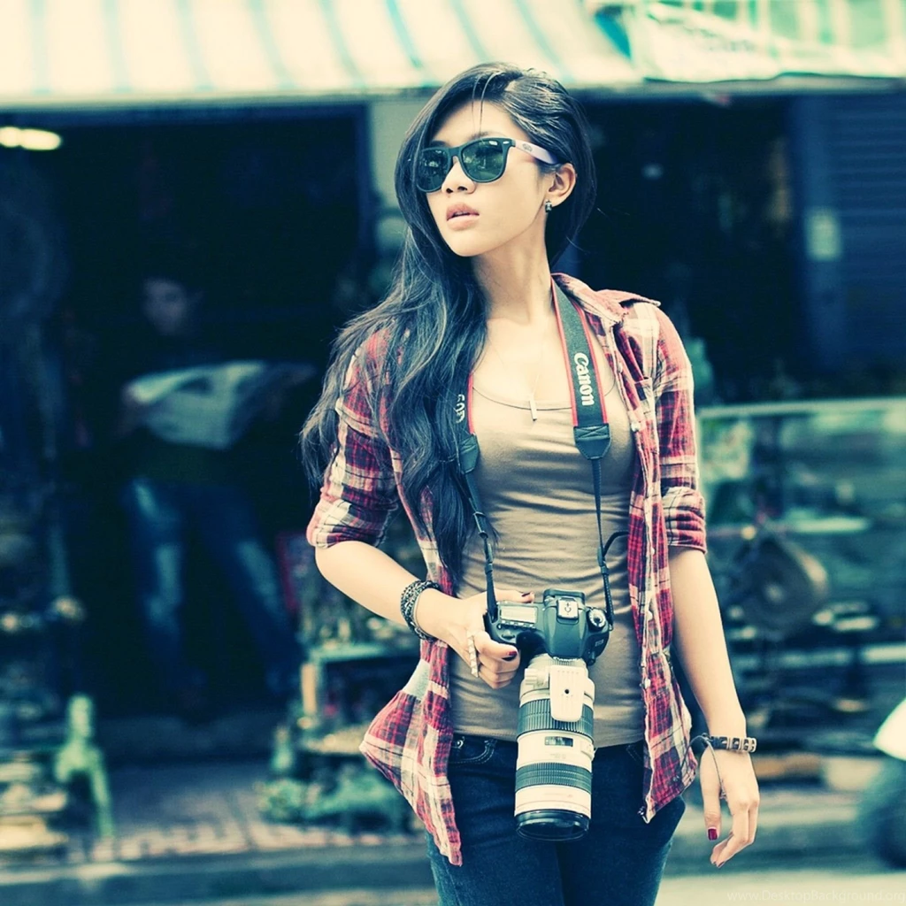 Download Wallpapers 2048x2048 Girl, Camera, Style, Shirt, Street ...