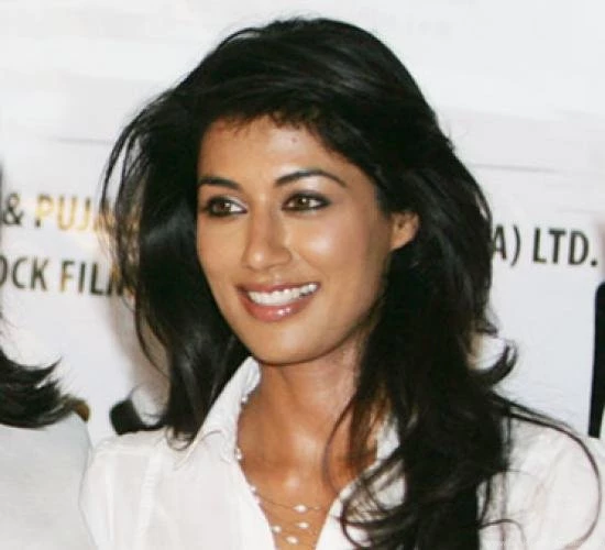 Download Hot Indian Model Chitrangada Singh Hot Mobile Wallpapers ...