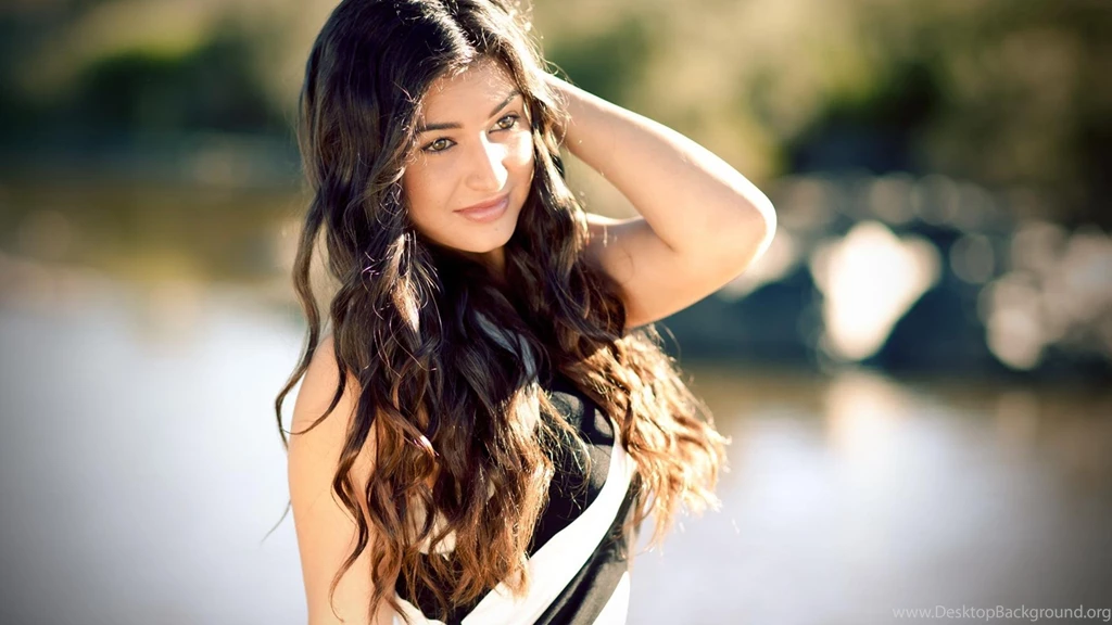 NICE GIRL WALLPAPER   (