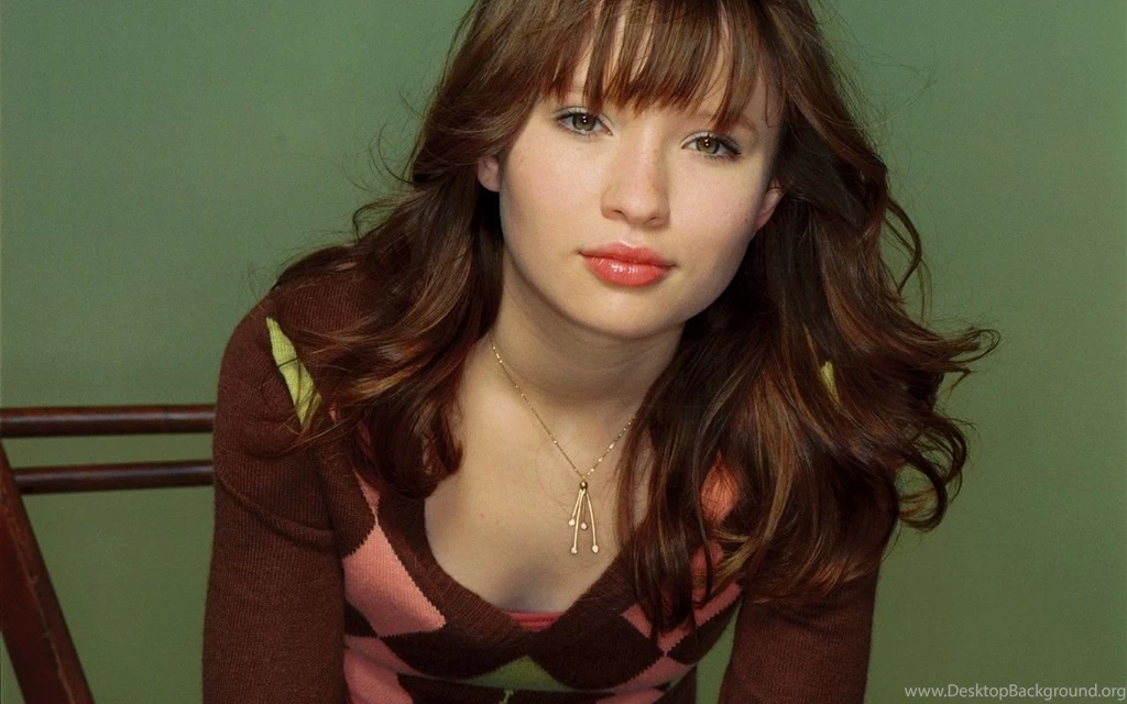 Emily Browning HD Wallpapers