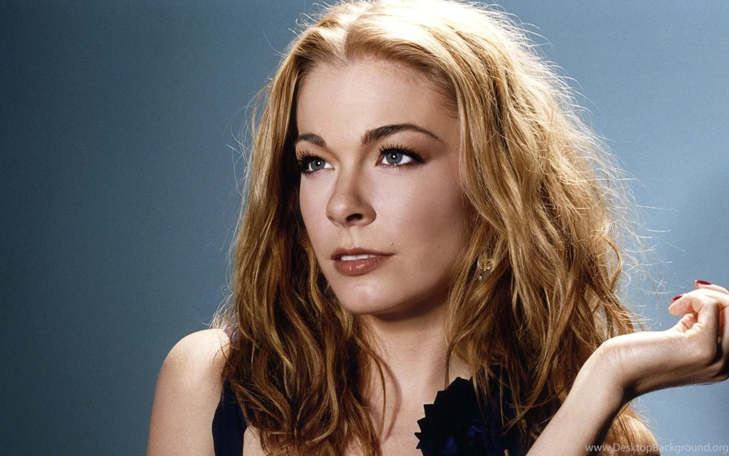 Download Wallpapers 3840x2400 Leann Rimes, Girl, Hand, Dress, Ring ...