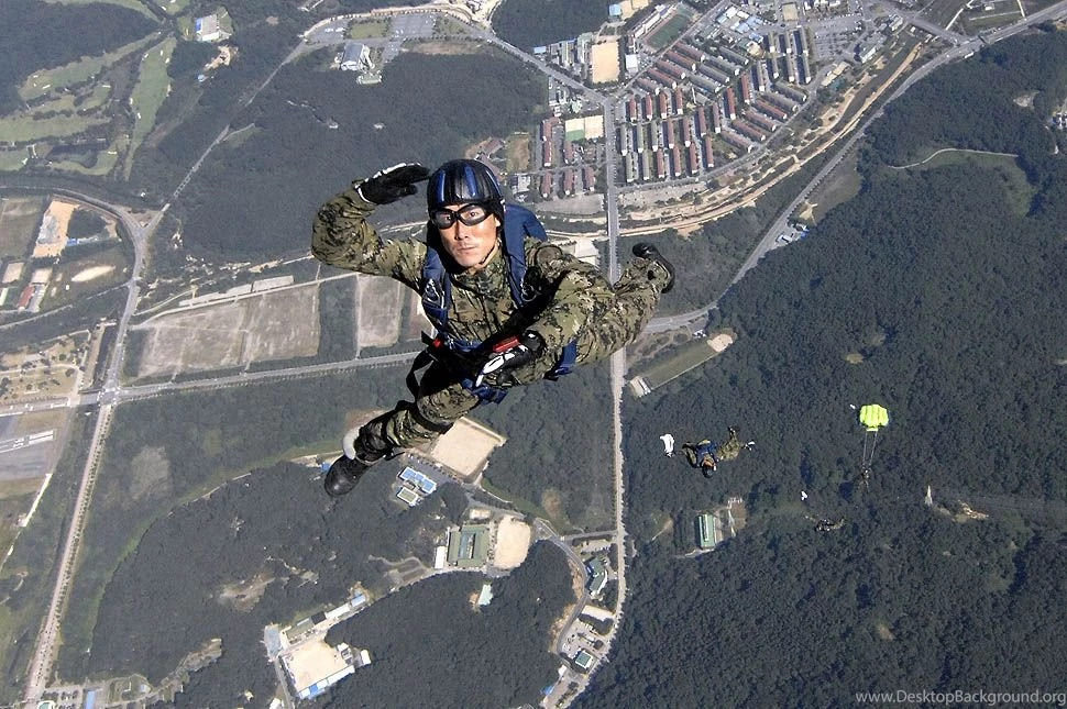 Week In Pictures: Conrad Murray, Typhoon Nesat, Amanda Knox ...