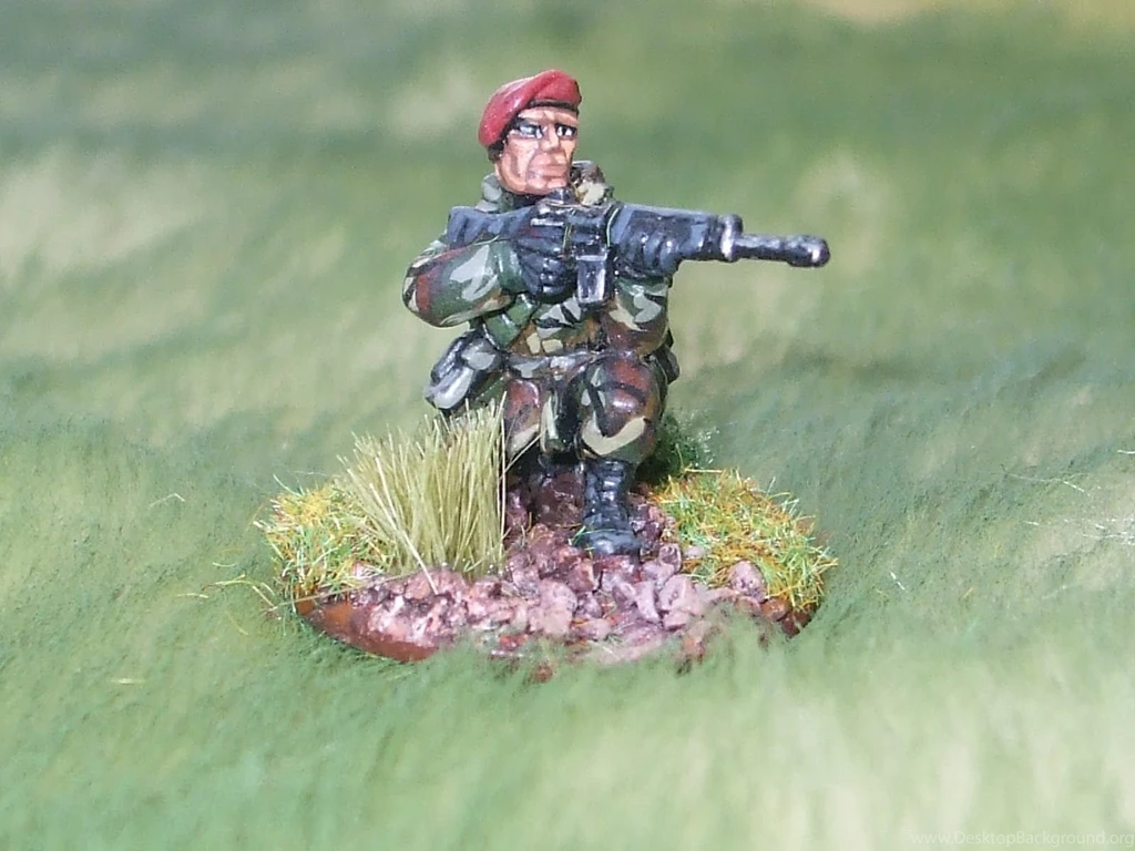 Hurry Up And Wait!: 2 PARA KICKING IN THE FRONT DOOR!
