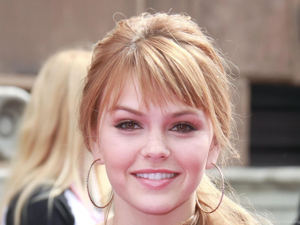 Aimee Teegarden at Paramount Studios 011.jpg