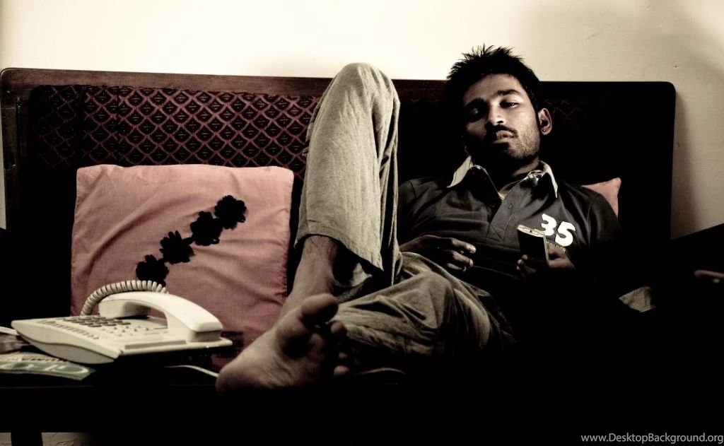 Mayakkam Enna Tamil Movie Wallpaper, Mayakkam Enna Poster ...
