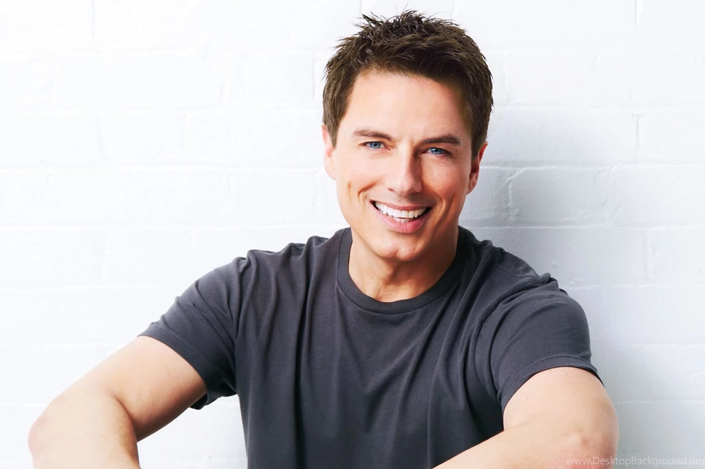 1024x768px John Barrowman