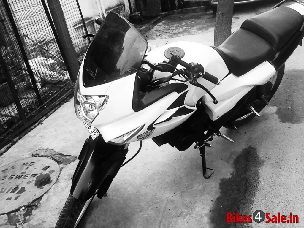 White And Black Hero Karizma R Picture 2. Album ID Is 47300. Bike ...