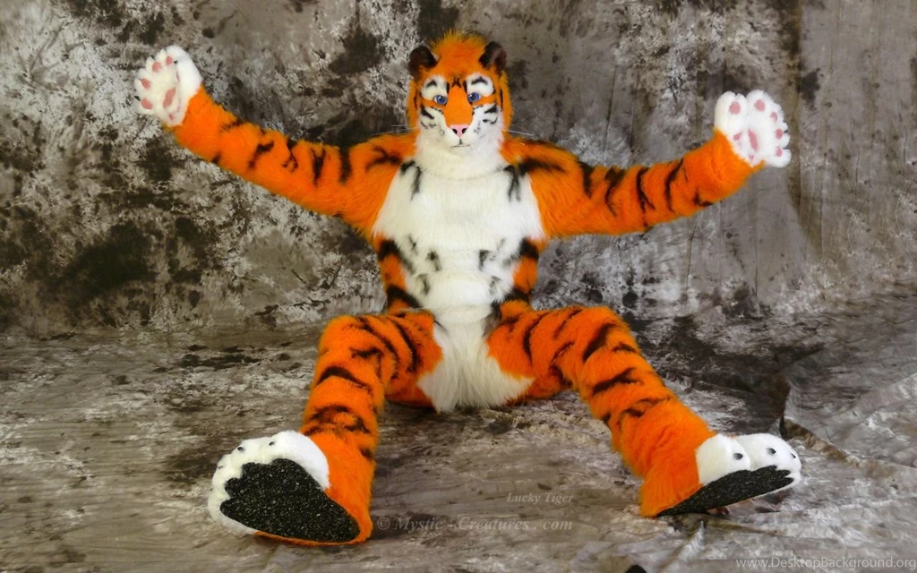 Browsing Anthro On DeviantArt