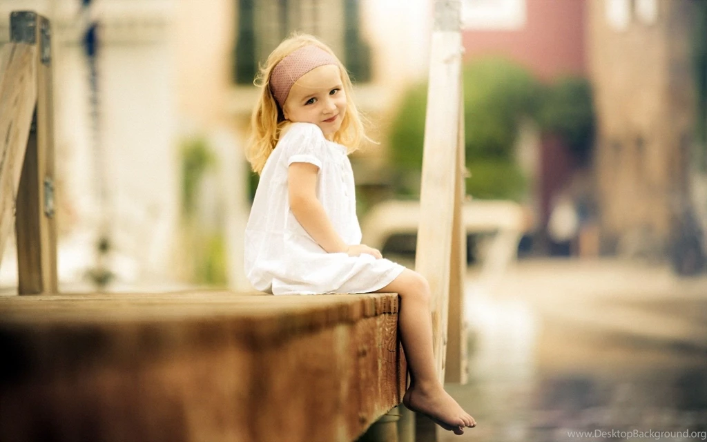 Cute Little Girl High Quality PC (id: 177751) – BUZZERG