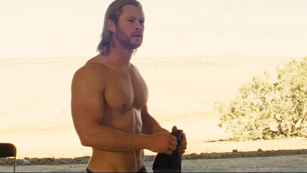 Chris Hemsworth Is Unrecognizable After Slimming Down For 'In The ...