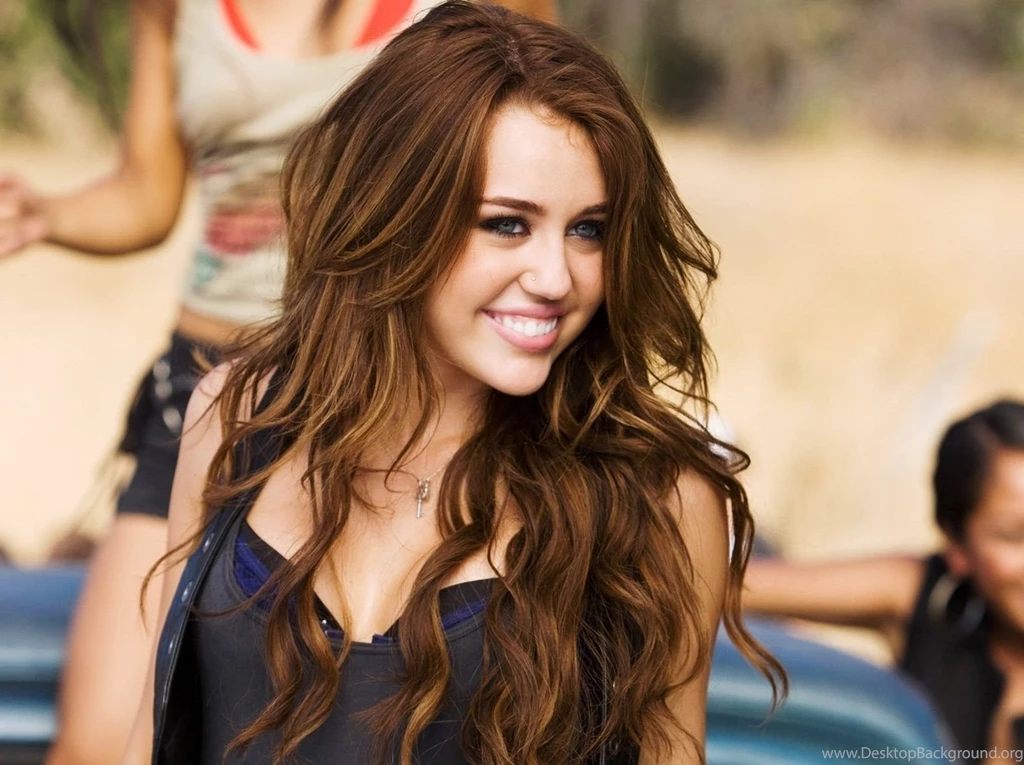 Miley Cyrus (Hannah Montana) Latest Very Hot And Sexy Images, Pics ...