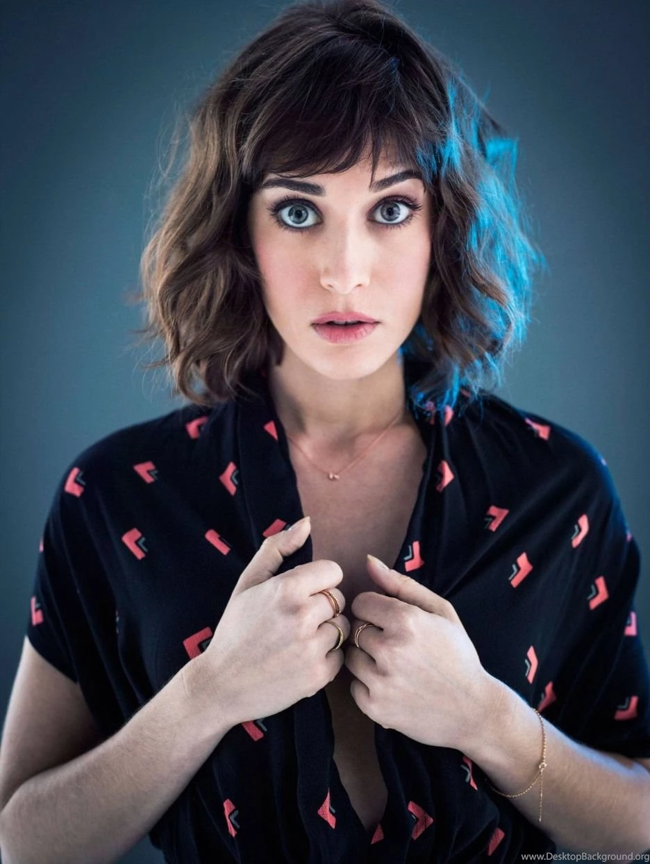 Lizzy Caplan Photo, Pics, Wallpapers Photo