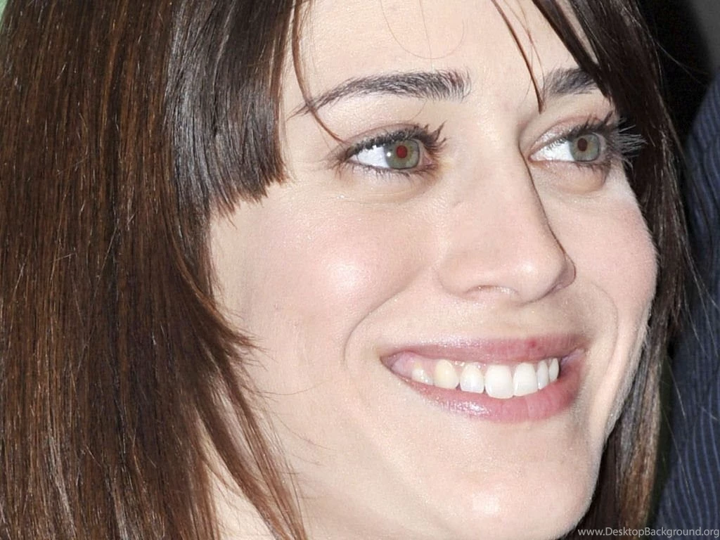 Lizzy Lizzy Caplan Wallpapers (2617538) Fanpop
