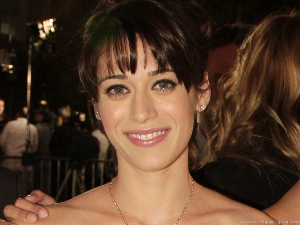 Lizzy Lizzy Caplan Wallpapers (2617554) Fanpop