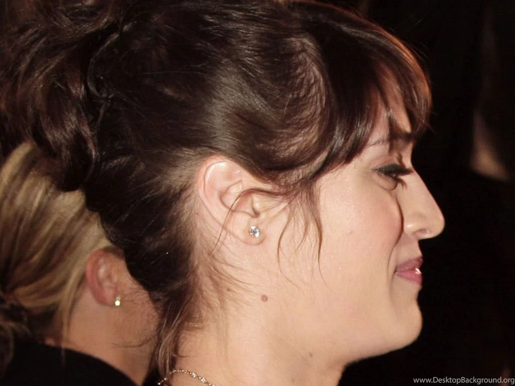 Lizzy Lizzy Caplan Wallpapers (2617551) Fanpop