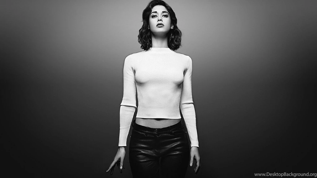 Lizzy Caplan, Women, Monochrome, Black Hair, Standing, Belly HD ...