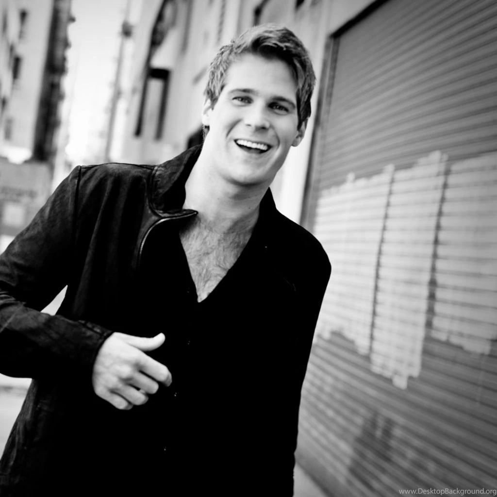 Download Wallpapers 1024x1024 Basshunter, Street, Smile, Jacket ...