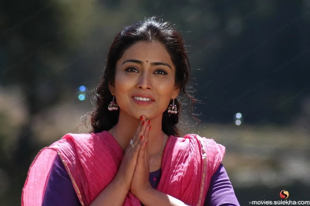 Shriya Tamil Wallpaper, Shriya Desktop Picture, Shriya Posters ...