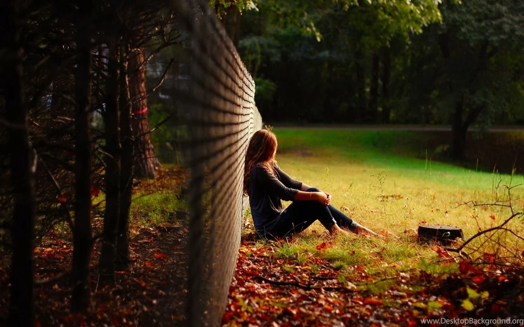 Sad Girls Wallpapers HD Pictures