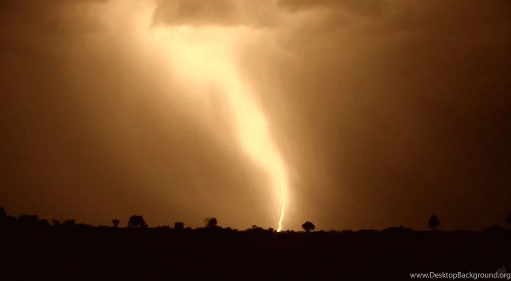 Lightning Strike Desktop Wallpapers