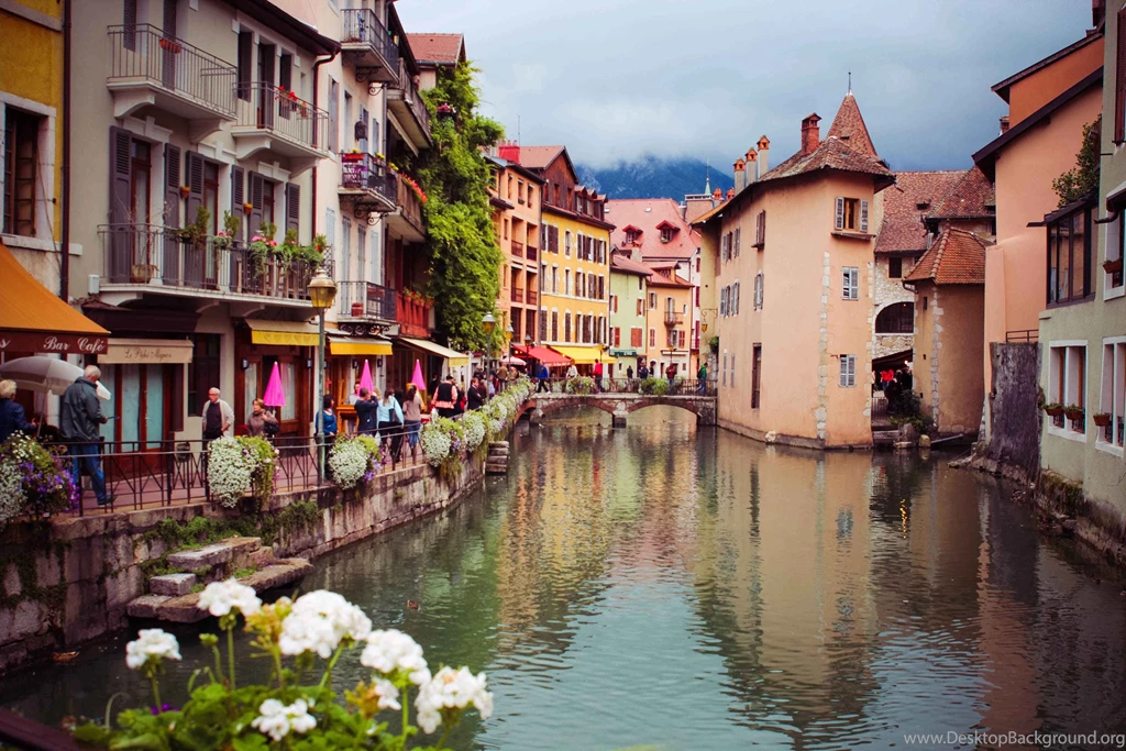 Picturesque Canal In Annecy, France Wallpapers And Images ...