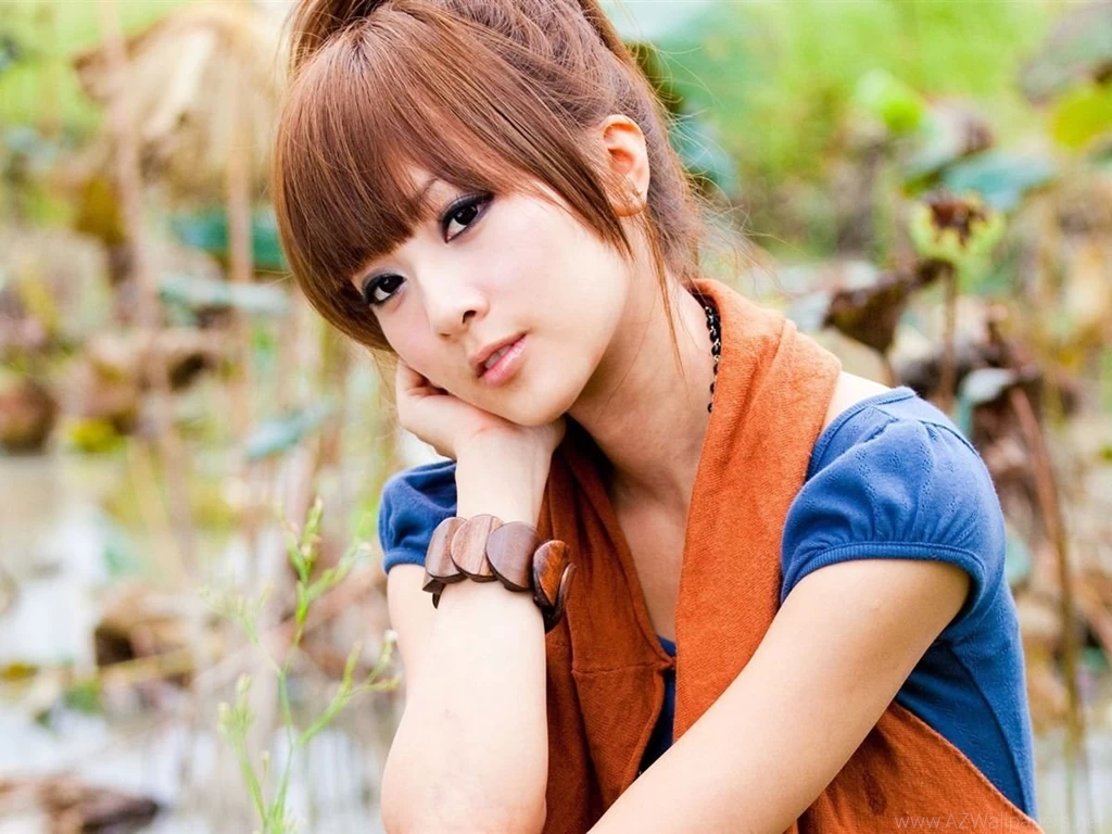 Beautiful Women Wallpaper HD.jpg
