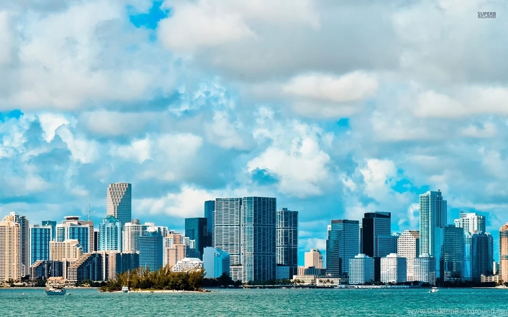Fuzzy Clouds Above Miami Beach Wallpapers World Wallpapers