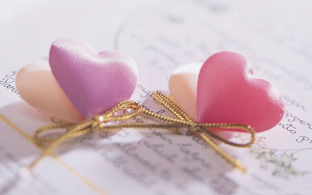 Beautiful Four Love On The Book Wallpapers Desk