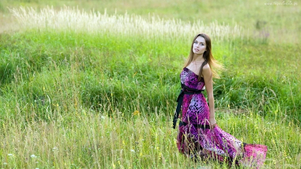 CUTE LADY WALLPAPER   (