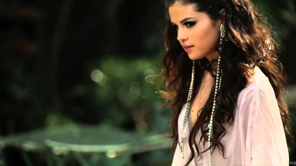 Selena Gomez Wallpapers High Quality