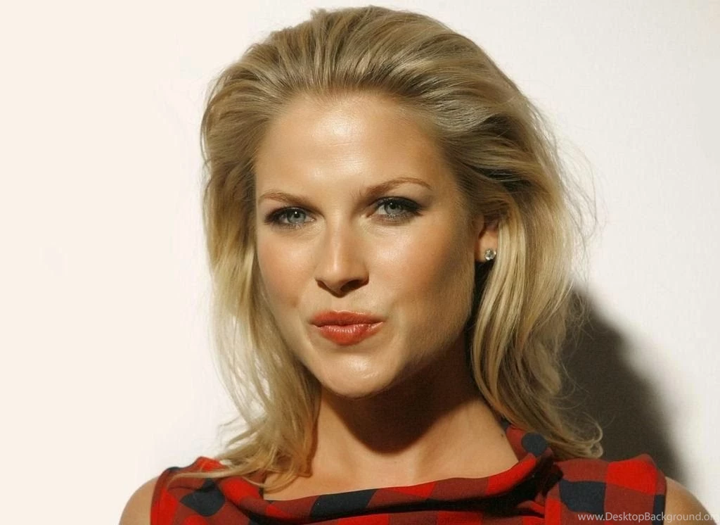 Hollywood Actress Wallpaper: Ali Larter HD Wallpapers