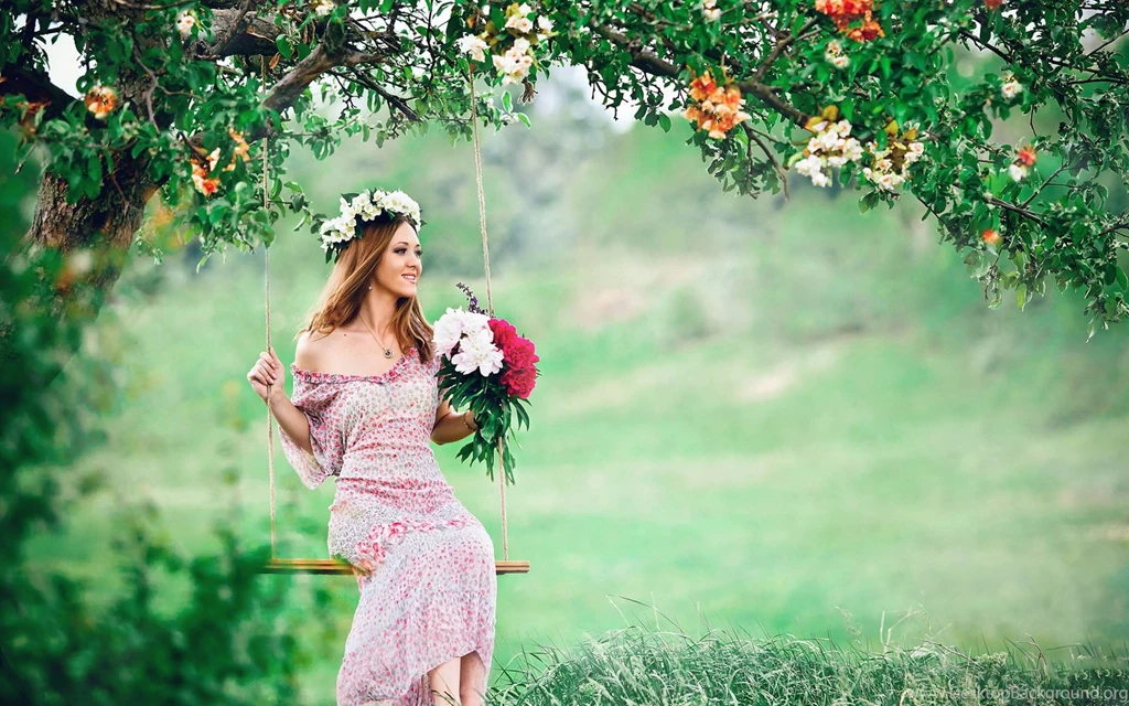 Beautiful Girls With Flowers Swinging Wallpapers.jpg