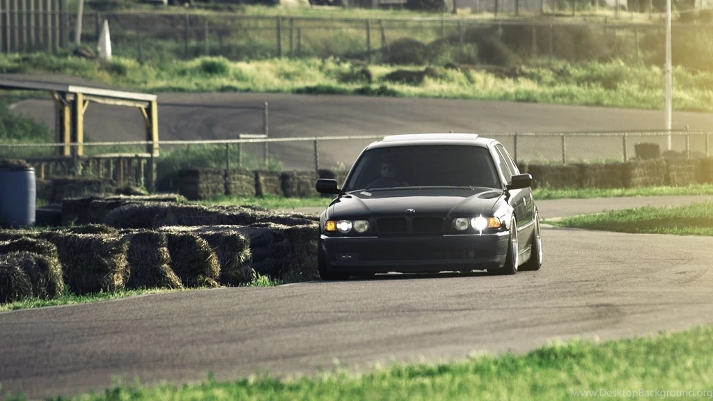 BMW M5 E34 Widescreen Wallpapers